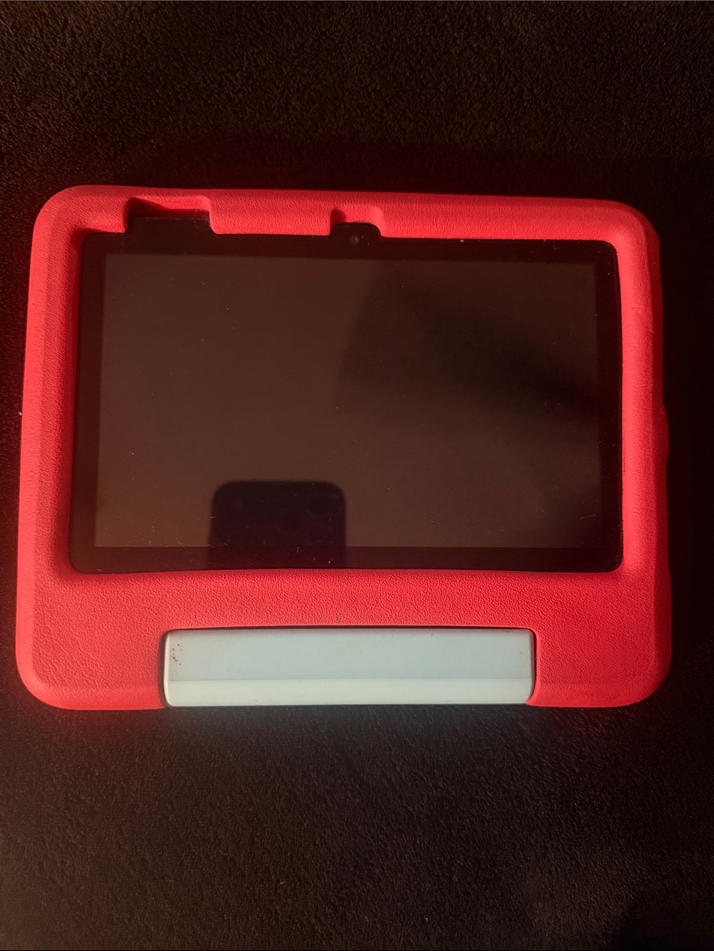 Amazon kids Kid-Friendly Red Tablet Case with Light Blue Handle